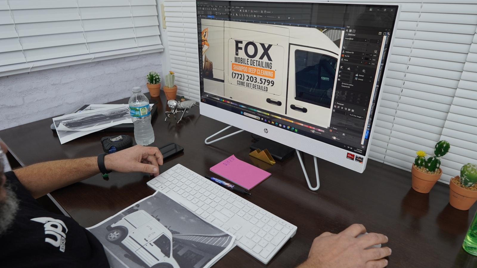 designer_working_car_wrap_design